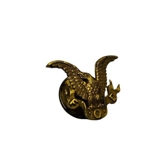 Vintage F.O.E.  Fraternal Order of the Eagle Lapel Pin Badge Screwback .75" - Picture 7 of 7
